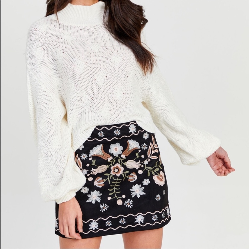 NWT Francesca's Mi Ami Floral Embroidered Mini Skirt Elastic Waist Black Large